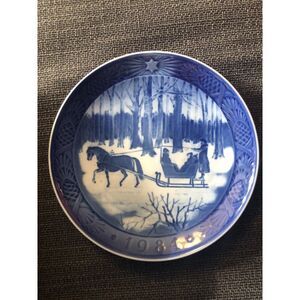 Royal Copenhagen Christmas‎ Plate 1984 Jingle Bells